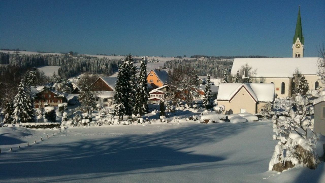 Blick zum Dorfzentrum Blick zum Dorfzentrum